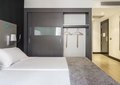 Ilunion Suites Madrid - 38