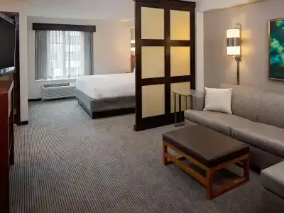 Hyatt Place North Shore - 42