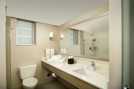 Hilton Garden Inn Miami South Beach - 33