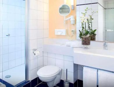 Best Western Hohenzollern - 57