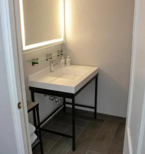 Harbor Court - 41