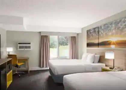 Days Inn & Suites by Wyndham - 18