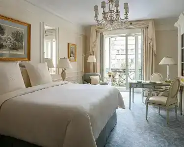 Four Seasons George v Paris - 2