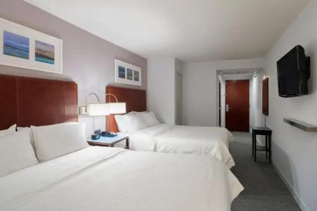 Hampton Inn Seaport Financial District - 33
