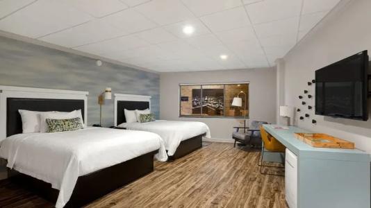 Riverwalk Plaza - 102