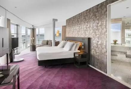 Hilton - 58