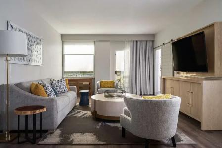 DoubleTree by Hilton Dallas - Love Field - 57