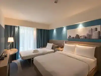 Hampton by Hilton Düsseldorf City Centre - 5