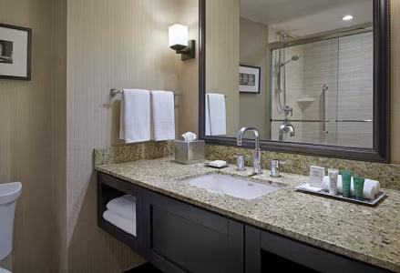 Hilton - 62