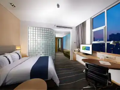 Holiday Inn Express Luoyang City Center - 32