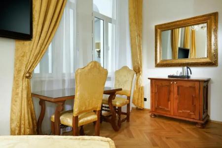 Charles Bridge Palace - 12