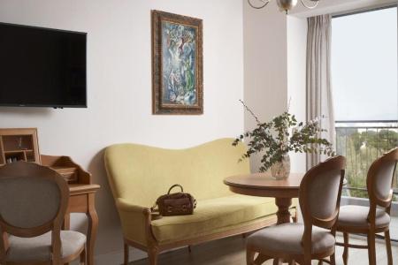 Legacy Gastro Suites - 36
