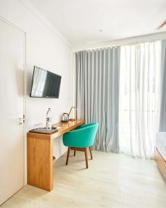 Bliss Dhigurah - 35