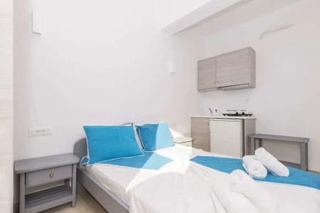 Blue Waves Suites & - 140