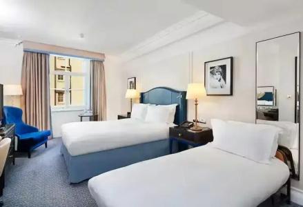 The Waldorf Hilton - 81
