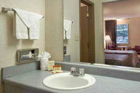 Days Inn by Wyndham Indianapolis East Post Road - 16
