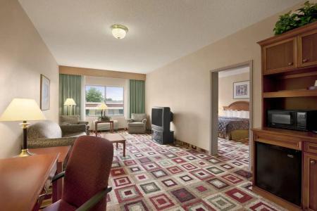 Days Inn & Suites by Wyndham - 31