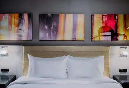 Doubletree By Hilton New York Times Square West - 49