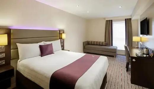 Premier Inn Waterloo - 23