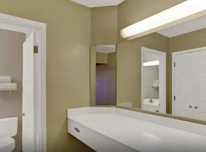 Days Inn by Wyndham Tucson City Center - 16