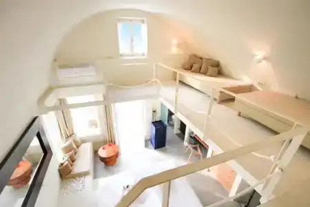 West East Suites - 101
