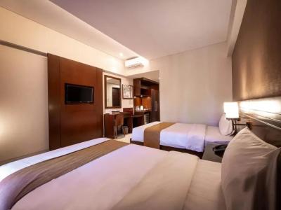 Yulia Beach Inn Kuta - 76