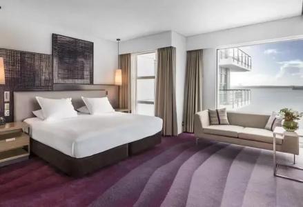 Hilton - 47