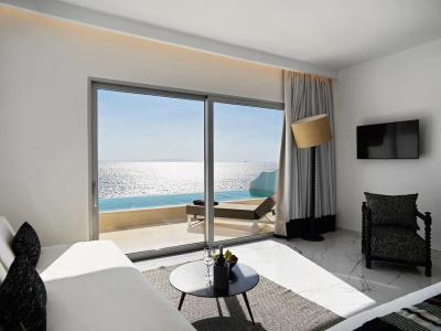 Kouros & Suites - 70