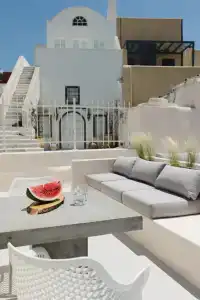Elysian Santorini - 33