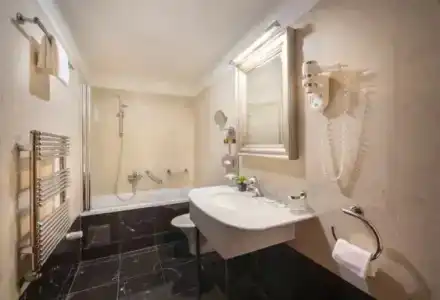 Best Western Premier Astoria - 53