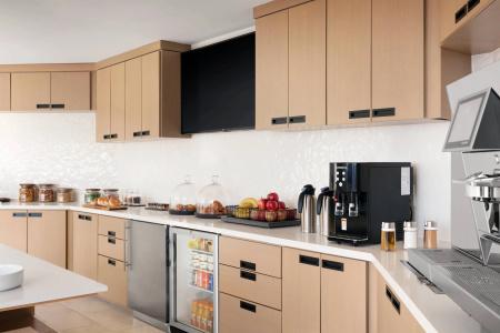Deltas by Marriott Virginia Beach Bayfront Suites - 8