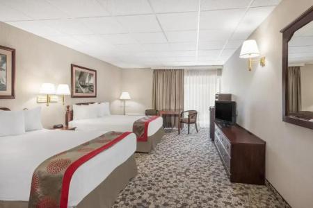 Ramada by Wyndham Portland - 30