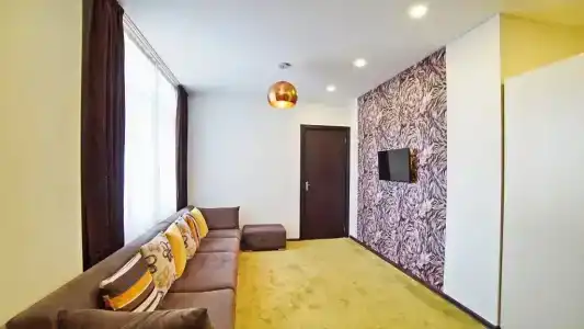 Mardi Plaza - 55
