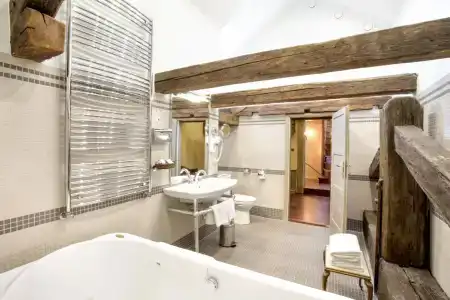 Iron Gate & Suites - 50