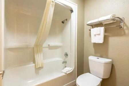 Super 8 by Wyndham Dallas East - 15