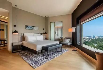Hilton - 48