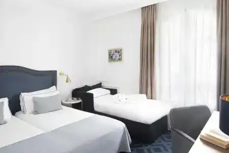 Midmost by Majestic Hotel Group - 3