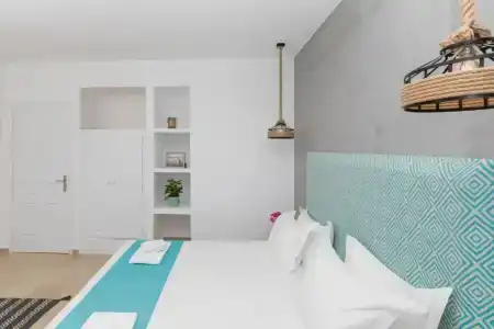 Port 7- Boutique Collection - 4