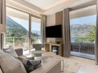 Blue Kotor Bay Premium Spa Resort - 81