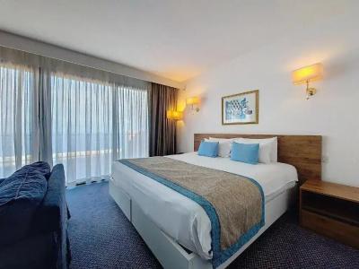 Golden Tulip Vivaldi - 74