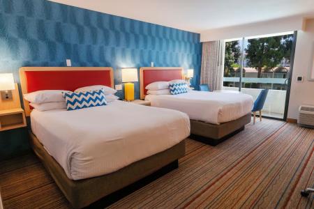 Howard Johnson by Wyndham Anaheim & Water Playground - 26