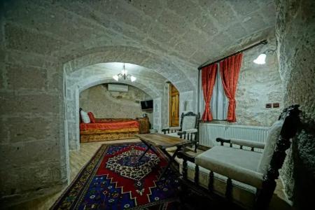 Holiday Cave - 102