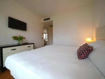 Pisa Tower Plaza - 50