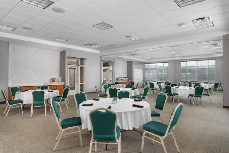 SpringHill Suites by Marriott Downtown/Cameron Harbor - 9