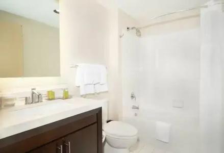 DoubleTree by Hilton Ocean Point - North Miami Beach - 37