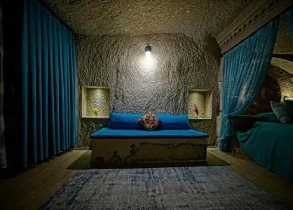 Holiday Cave - 144