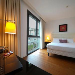 Pisa Tower Plaza - 80