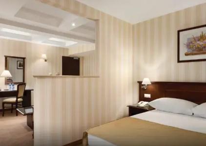 Ramada & Suites by Wyndham Bucharest North - 28