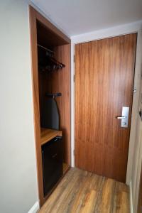 London Court - 43