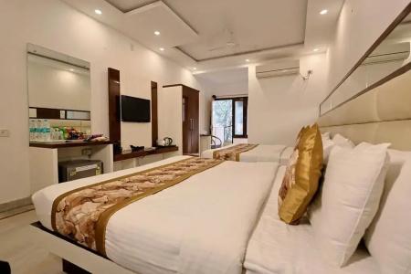 Hindustan- by Backpackers Heaven - 120